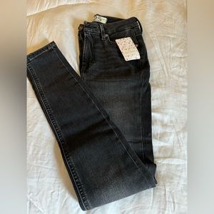 Free People Milkyway Lightly Distressed Black High Rise Denim Size 25 Never Worn